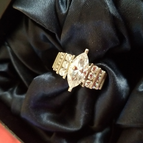 Marquise Ring - Picture 2 of 5